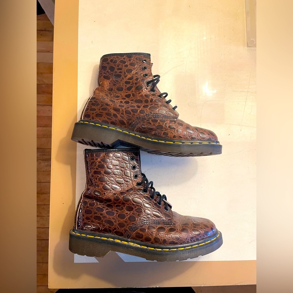 RARE Dr Martens Brown Croc boots W8